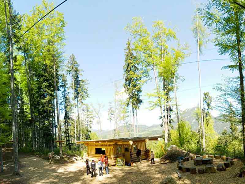 Checkpoint-eigenes Outdoor-Trainingsgelände für Team-Training